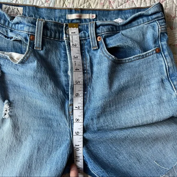 Levi’s Premium Wedgie Fit High Waist Jeans Shorts Size 30 Distressed Raw Hem - Picture 9 of 14